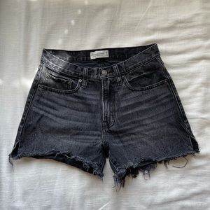 Abercrombie & Fitch Curve Love Mid-rise BF Shorts